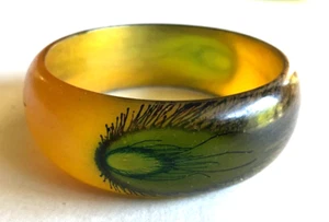 STUNNING LUCITE HAND PAINTED BANGLE JEWLERY BRACELET - PEACOCK FEATHER PATTERN - Picture 1 of 5