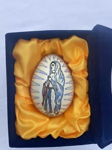 Conty's Creations Religious Painted Egg - Our Lady of Lourdes - in Velvet Box - Picture 1 of 8