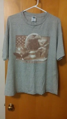 XL Delta Pro Weight Camiseta con un Águila en la parte delantera (Se ajusta como una grande) Foto 1 de 4