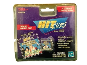 A Teens “Dancing Queen” Hit Clips Keychain NEW/Unopened 90s Nostalgia Y2K  - Picture 1 of 2