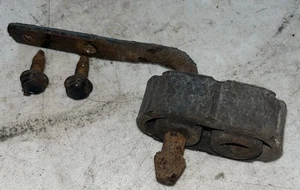 Jeep Wrangler TJ 97-06 Muffler Rear Exhaust Hanger Bracket OEM Factory - Picture 1 of 2