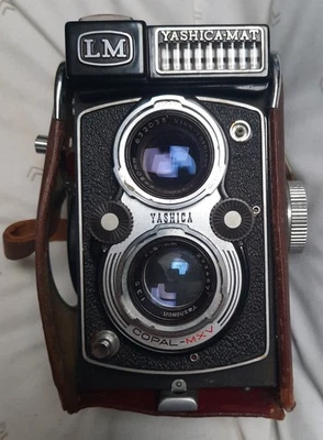 Cámara vintage LM Yashica-Mat con estuche de cuero Foto 1 de 4