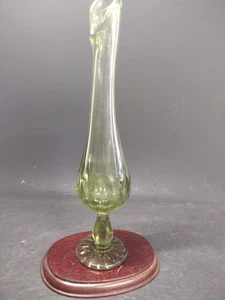 10,5" MCM geschwungene Vase Avocado grün verzierte Fußzeile Knospenvase - Bild 1 von 12