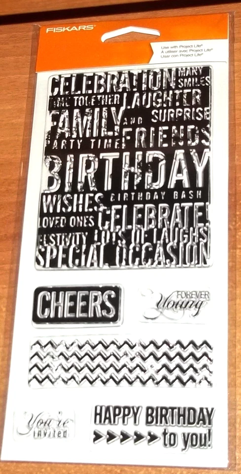 SELLOS DE ACRÍLICO TRANSPARENTE FISKARS FOREVER YOUNG ~ FELIZ CUMPLEAÑOS wrk CTMH negro Foto 1 de 1