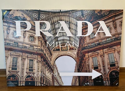 Oliver Gal MILAN PRADA ROADSIGN 36 X 24 Lienzo Arte Pintura Decoración Louis Vuitton Foto 1 de 4