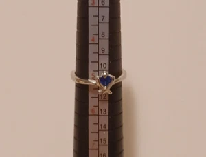 Crown Crest Ring w/Blue glass Gem sz 5 - Picture 1 of 2