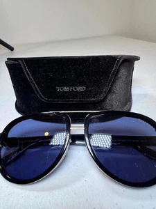 Stylish Tom Ford Aviator Sunglasses with Case - Picture 1 of 2