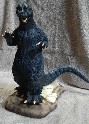 2003 Banpresto Unifive Toho Mothra vs Godzilla 1964 version Polystone Statue  - Image 1 of 4