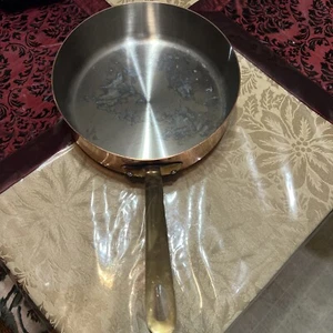 William Sonoma France Copper Splayed Sides Saute/Sauce Pan 9 1/2" Diameter - Picture 1 of 18