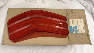 Lente de luz trasera izquierda personalizada MoPar NOS 1972 Chrysler Newport DS 72 Foto 1 de 4
