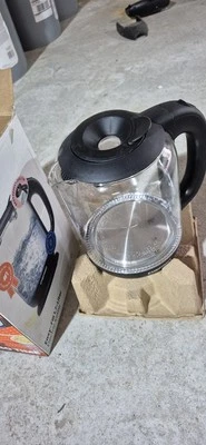 Hervidor eléctrico Chefman de 1,7 litros con tapa extraíble de fácil llenado e indicador LED Foto 1 de 4