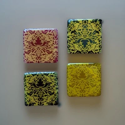 CONJUNTO DE 4 MINI ÍMÃS DE GELADEIRA FLORES DAMASCO GELADEIRA PLÁSTICO VERDE PRETO BRONZEADO - Imagem 1 de 4