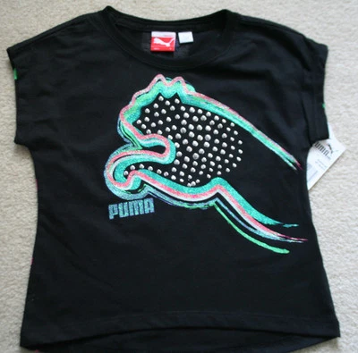 NUEVO CON ETIQUETAS Camiseta Puma Gráfica Camiseta Niña Negra Plateada Logo Tachonado 5 Niñas Pequeñas Foto 1 de 3
