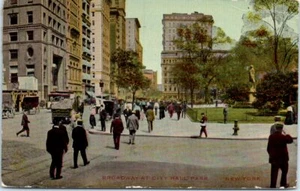 1910s Early Old NY Postcard Broadway At City Hall Park New York People Statue - Picture 1 of 2