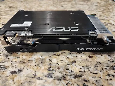 ASUS STRIX-GTX960-DC2OC-4GD5 128-bit DisplayPort HDMI 2.0 DVI-I Graphics Card - Image 1 of 4