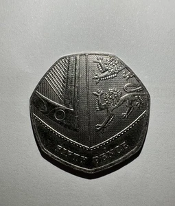 2019 Elizabeth II - 50p Fifty Pence Royal Shield Coin  - Bild 1 von 3