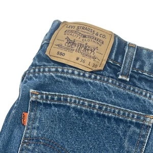 Vintage Levi Strauss 550 Relaxed Fit Herrenjeans 36 x 30 blau Denim hergestellt in den USA orangefarbenes Etikett - Bild 1 von 8