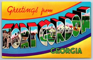 Fort Gordon GA ~ Letra grande CROMO ~ Instalación Augusta Ejército de Estados Unidos ~ Soldados ~ Años 50 - Imagen 1 de 2