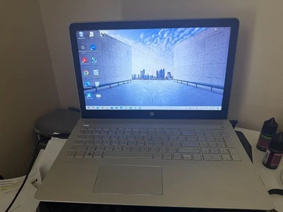 Portátil HP 15-CD040WM de 15,6 touch screen, 12 GB RAM, 1 TB - Image 1 of 4