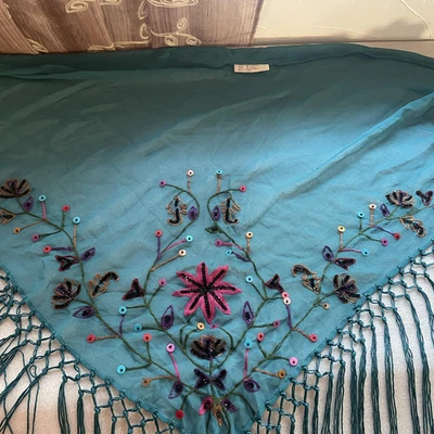 Jones New York Chal Envolvente Mujer Talla Única Azul Teal Bordado Lentejuelas Flecos Foto 1 de 4