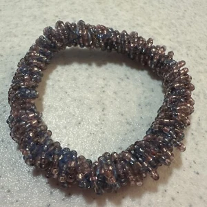 Perlen Twist Haargummi - lila Perlen mit blauem dehnbarem Haargummi innen - Bild 1 von 15