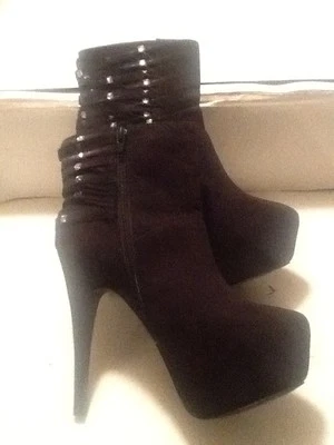 BAKERS WOMEN'S BLACK SUEDE STILETTO BOOTS SIZE 7 MEDIUM - Image 1 of 4