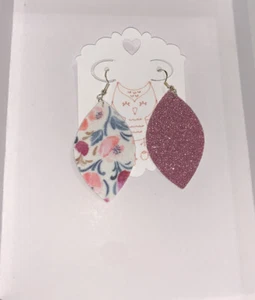 Light As A Feather Women's Floral Petal Earrings Reversible: Vegan Leather - Picture 1 of 3