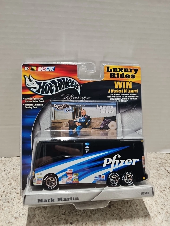 Autobús Pfizer Hot Wheels NASCAR Mark Martin #6 Luxury Rides 2002 de colección con tarjeta Foto 1 de 4