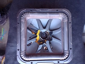 KICKER 12" L7r SOLO BARIC SUBWOOFER - Picture 1 of 3