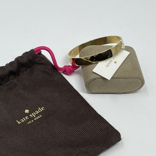 Banglie nuove con etichette Kate Spade New York lingua donna ""As Good As Gol placcate in oro massiccio