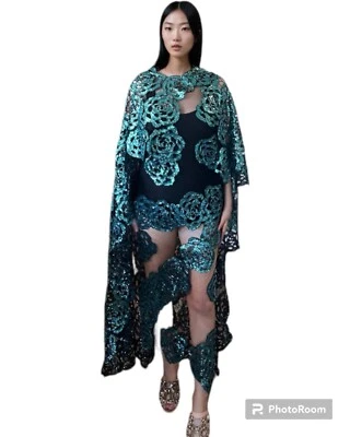 Vestido de lantejoulas azul recortado rosa Mc Costello - Imagem 1 de 4