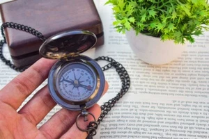 Gravur personalisiert antik Kompass individuelles Geschenk für Ihn, Valentinstagsgeschenk, Liebe - Bild 1 von 5