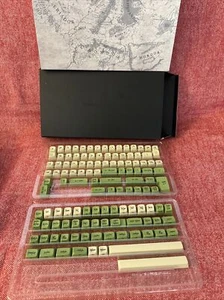 DROP + THE LORD OF THE RINGS™ MT3 ELVISH KEYCAP SET - TRAINING ELVISH BASE KIT - Picture 1 of 4