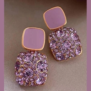 ROCKTHOSECURVES WOMENS LARGE LILAC SPARKLY DROP COSTUME JEWELLERY EARRINGS - Picture 1 of 2