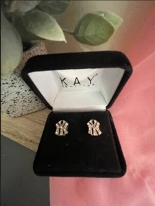 Kay Jewlers True Fans - NY Yankees - Sterling Silver/Cubic Zirconia Earrings - Picture 1 of 6