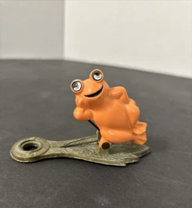 Vintage ALLIED BRASS Orange Frog Paper Clip Letter Holder Desk Wall - Picture 1 of 5