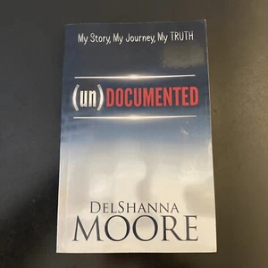 (un)Documented by DelShanna Moore - Imagen 1 de 2