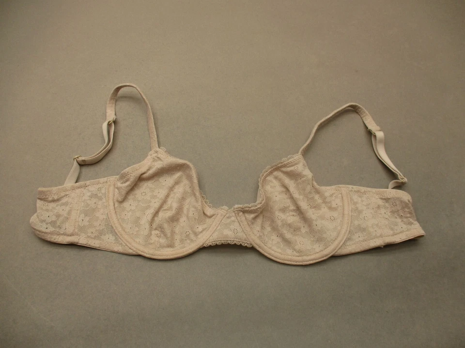 34C Jessica Simpson 女式米色蕾丝无衬里钢圈背部闭合半文胸 3E — 第 1/4 张图片