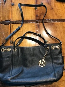 MICHAEL KORS CONVERTIBLE BLACK SHOULDER BAG - NEW CONDITION - Picture 1 of 12