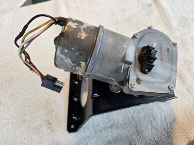 64.5-65 FORD MUSTANG  2 SPEED WIPER MOTOR , BRACKET AND ARM, NICE !! - Image 1 of 4