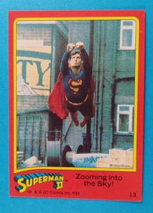 Tarjeta coleccionable de la película 1980 Topps Superman II #13 Zooming into the Sky - Imagen 1 de 2