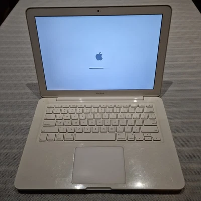 Macbook A1342 EMC 2350 ,Core Duo,13.3", 250Gb HDD,4Gb RAM, SPARE OR REPAIR (219) - Image 1 of 4
