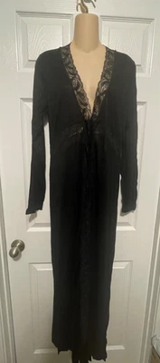 Bata manga larga mezcla seda La Perla Ballade S botón oculto frontal negra Foto 1 de 3