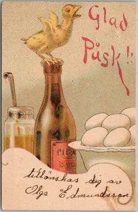 Postal sueca de Pascua de 1910 Scrawny Baby Chick en biberón de cerveza "¡Glad Pask!" - Imagen 1 de 2