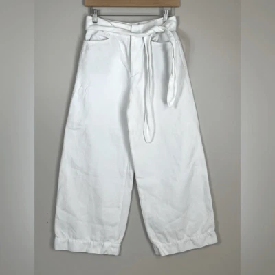 Pantalones de mezclilla Vince de pierna ancha de algodón con cinturón talla 2 blancos recortados Foto 1 de 4