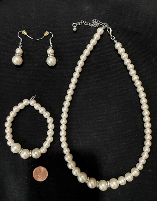Juego de collar, pulsera y pendientes de perlas de cristal Foto 1 de 2