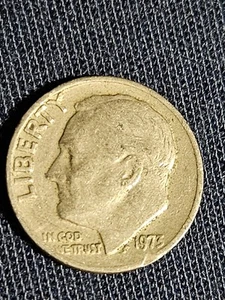 Roosevelt 1973 moneda de diez centavos errores sin marca de ceca, golpeada fuera del centro, letras en el borde, (en muy buen estado) - Imagen 1 de 11