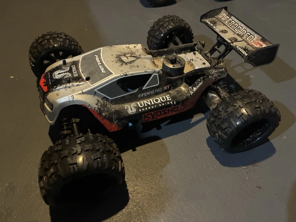 Kyosho INFERNO ST 1/8 Scale 4WD Truggy with KE25 engine with pullstart - Image 1 of 4
