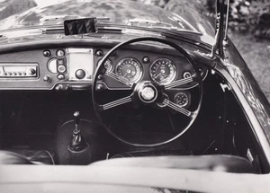 MGA STEERING WHEEL & FACIA, PHOTOGRAPH. - Picture 1 of 2