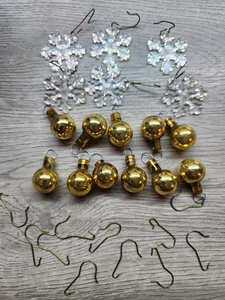 15 Mini Hallmark Cleae Plastic Snowflakes & Balls Miniature Vtg 1988 - Picture 1 of 3